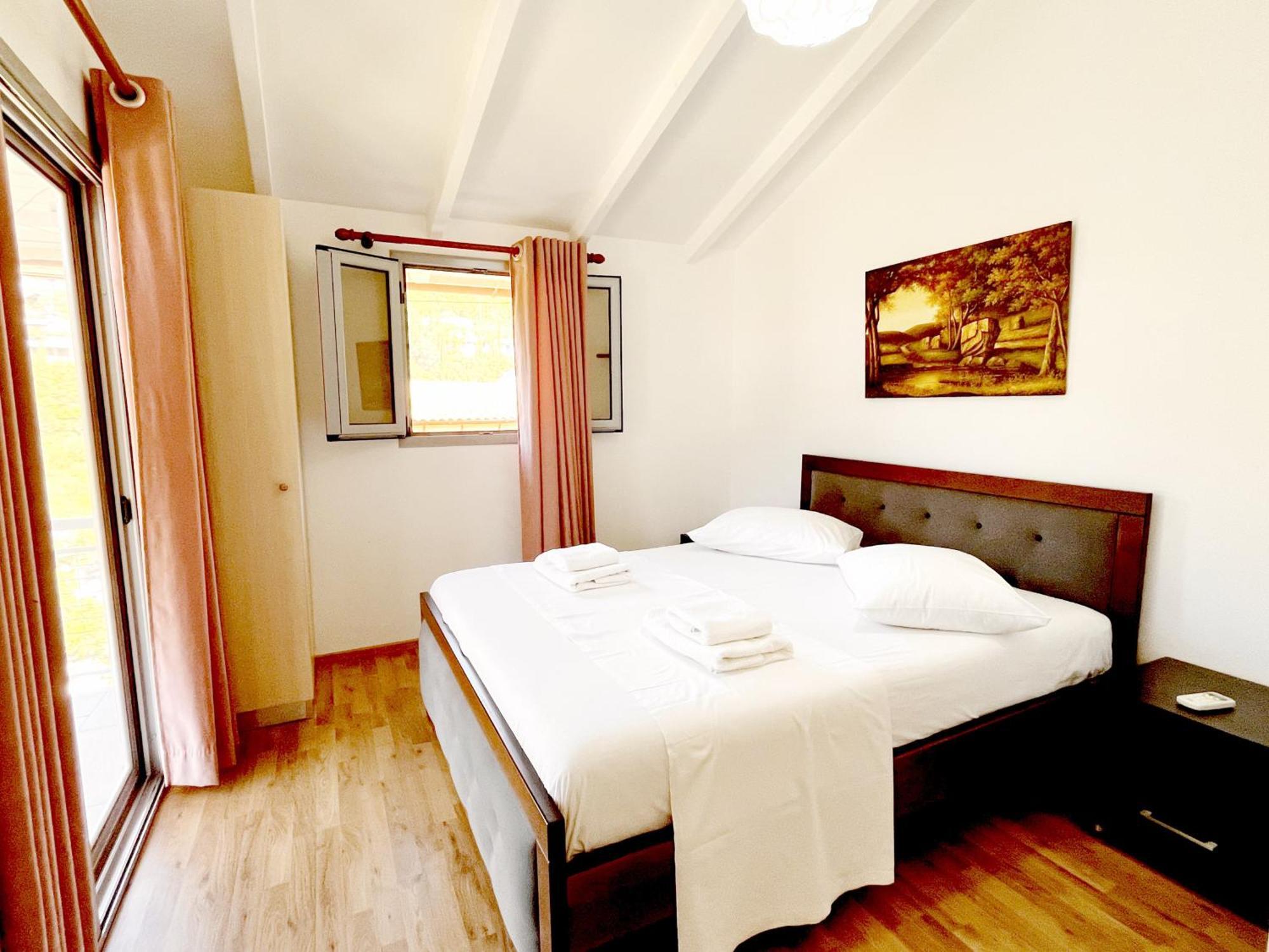 Garden Rooms Himare Bagian luar foto