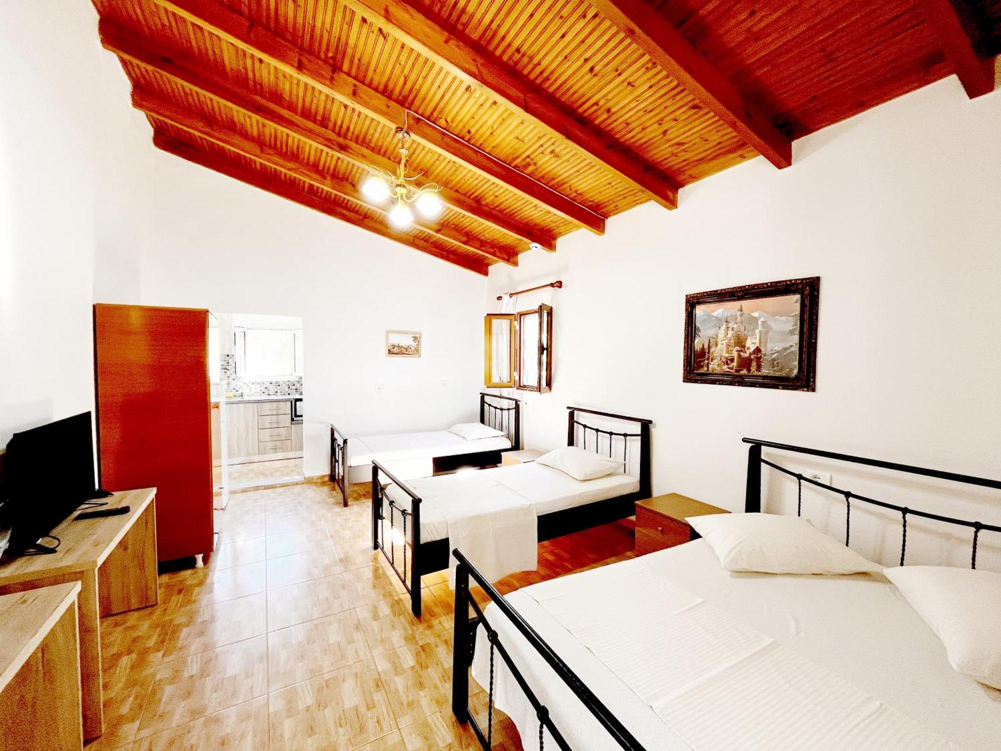 Garden Rooms Himare Bagian luar foto