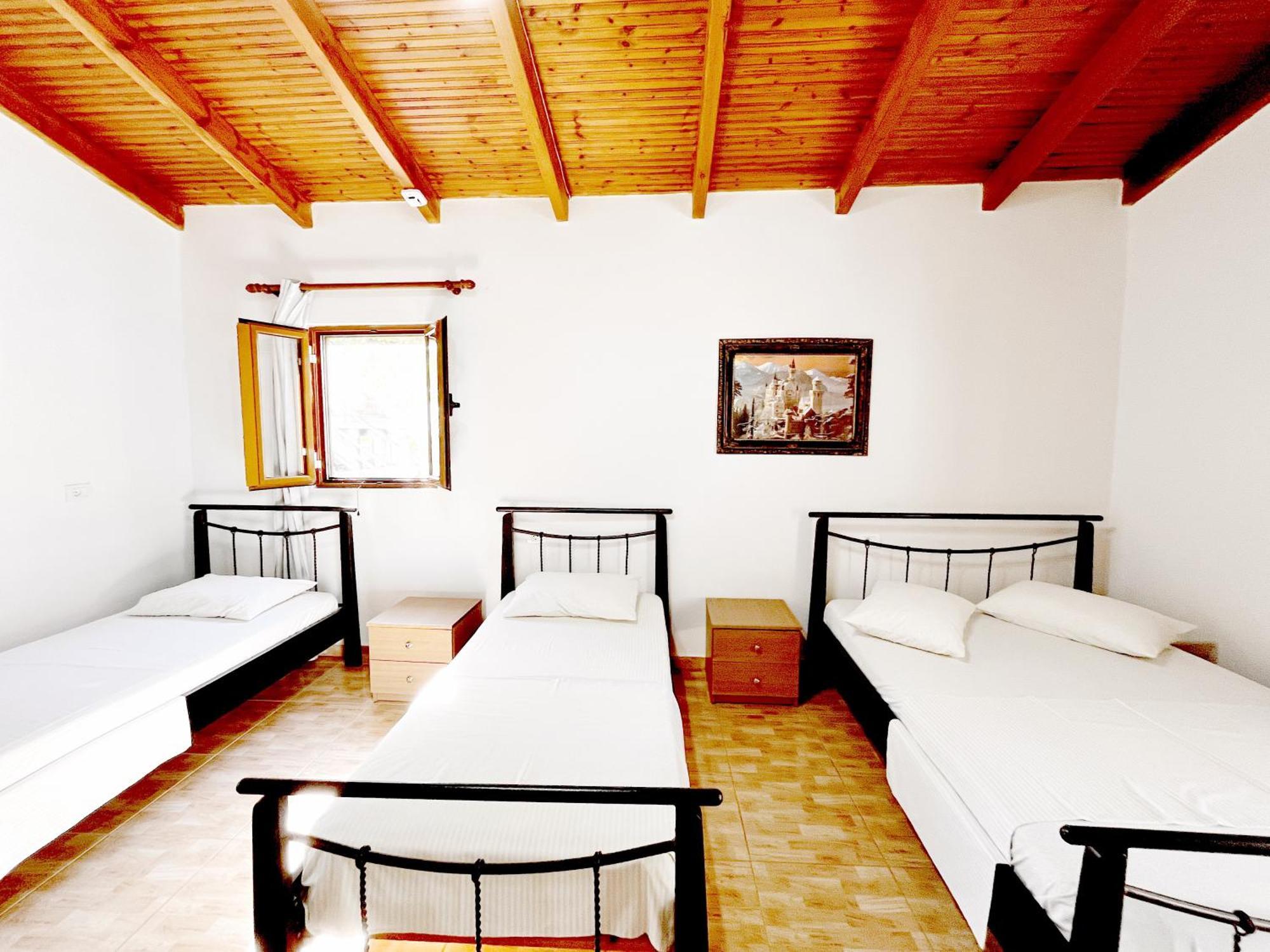 Garden Rooms Himare Bagian luar foto
