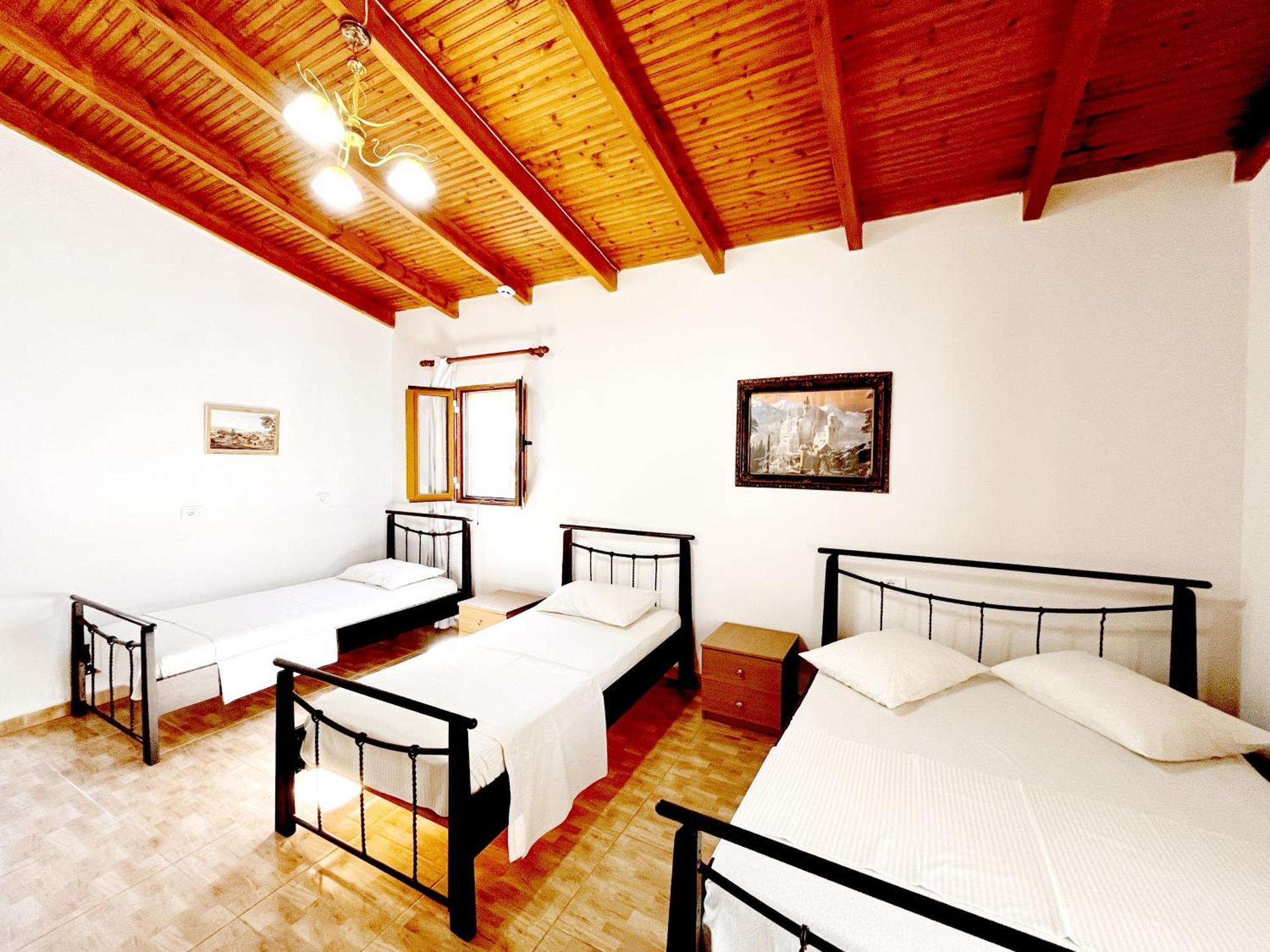 Garden Rooms Himare Bagian luar foto