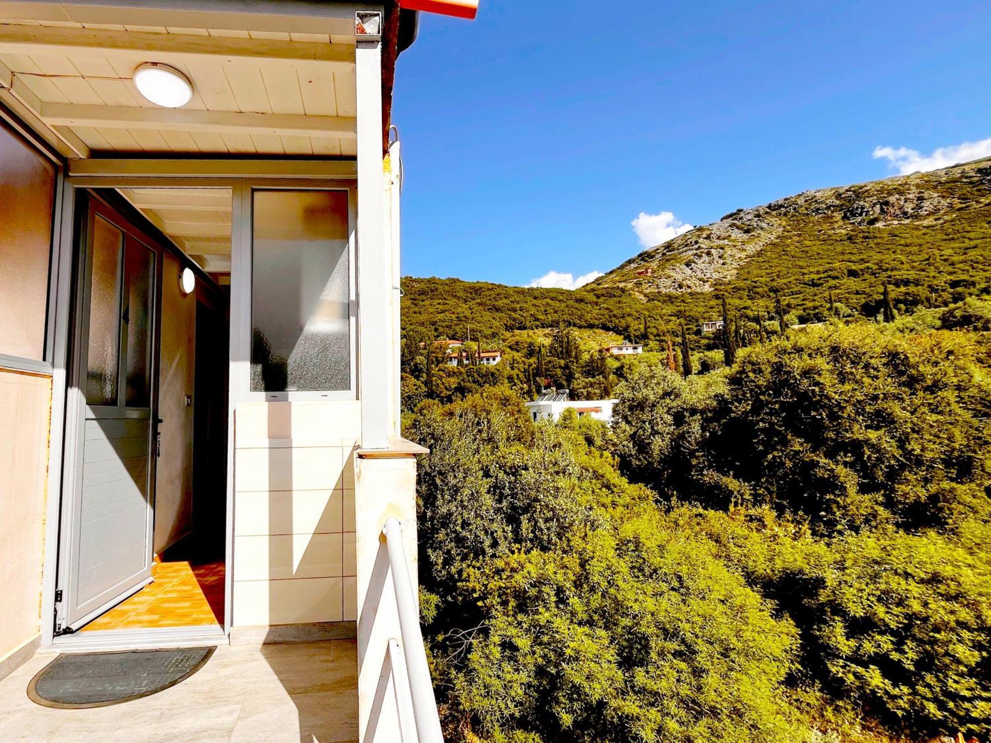 Garden Rooms Himare Bagian luar foto