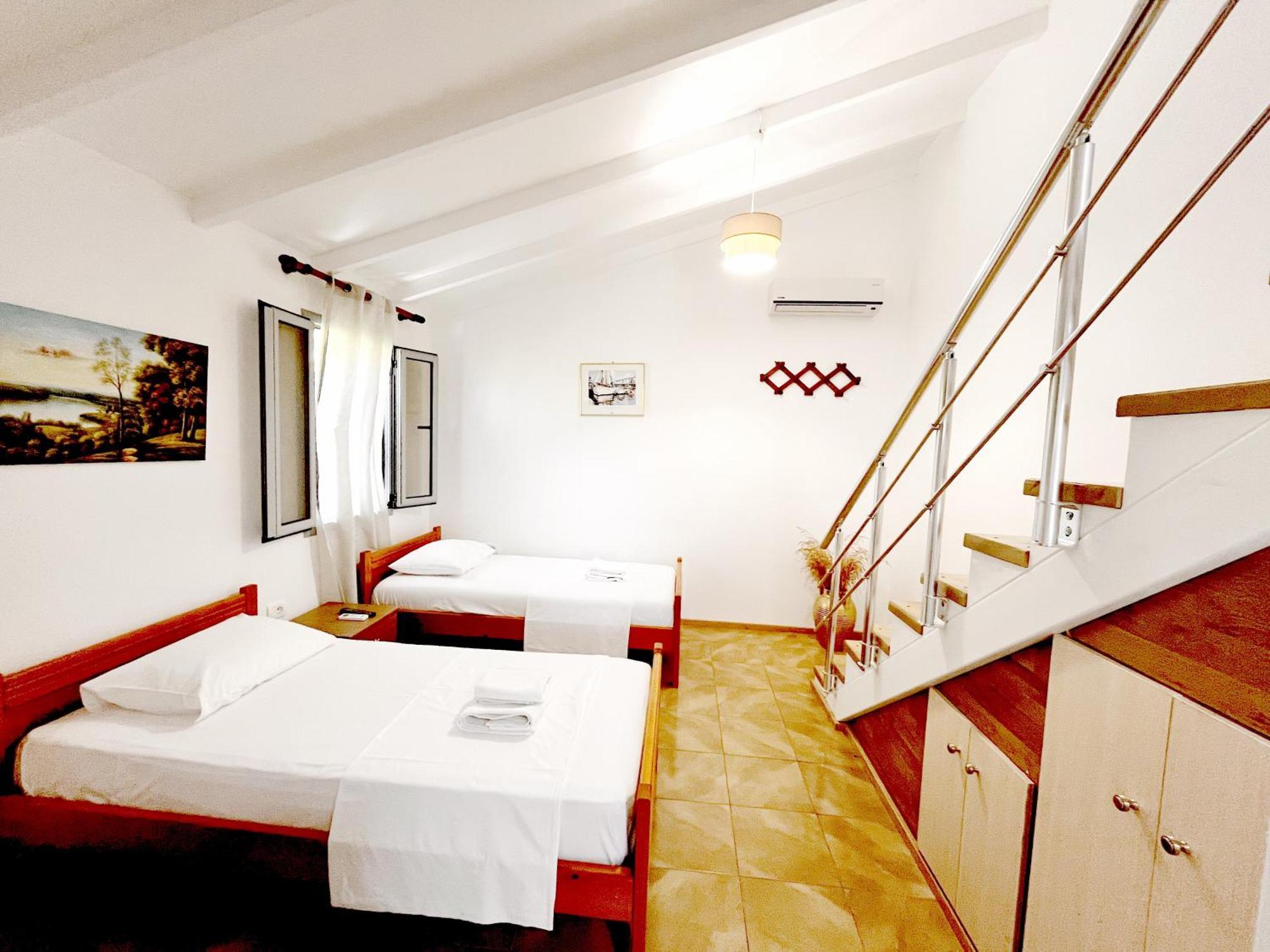 Garden Rooms Himare Bagian luar foto