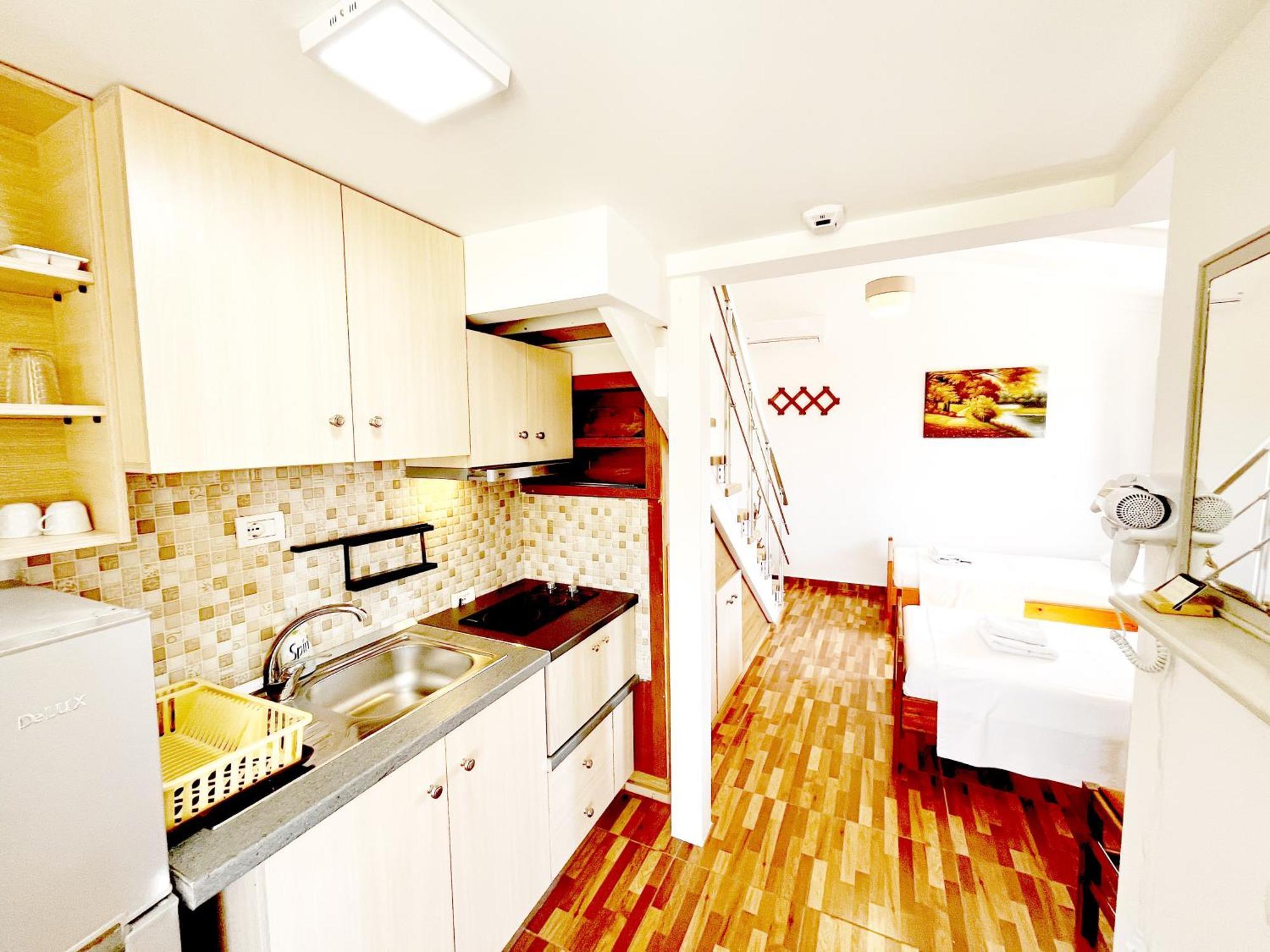 Garden Rooms Himare Bagian luar foto