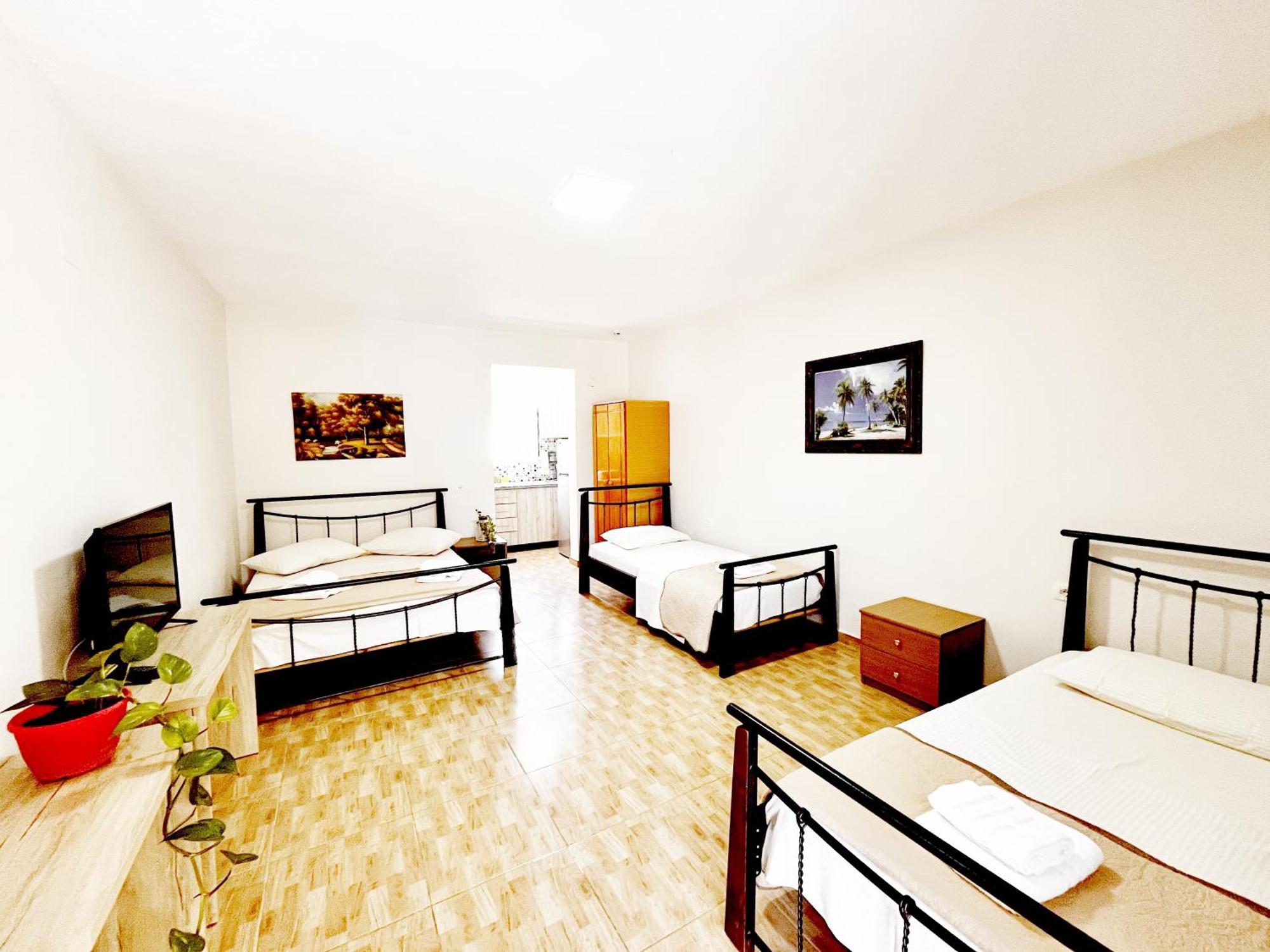 Garden Rooms Himare Bagian luar foto
