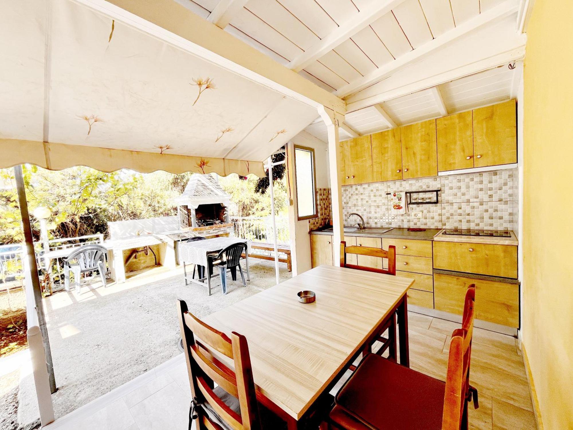 Garden Rooms Himare Bagian luar foto