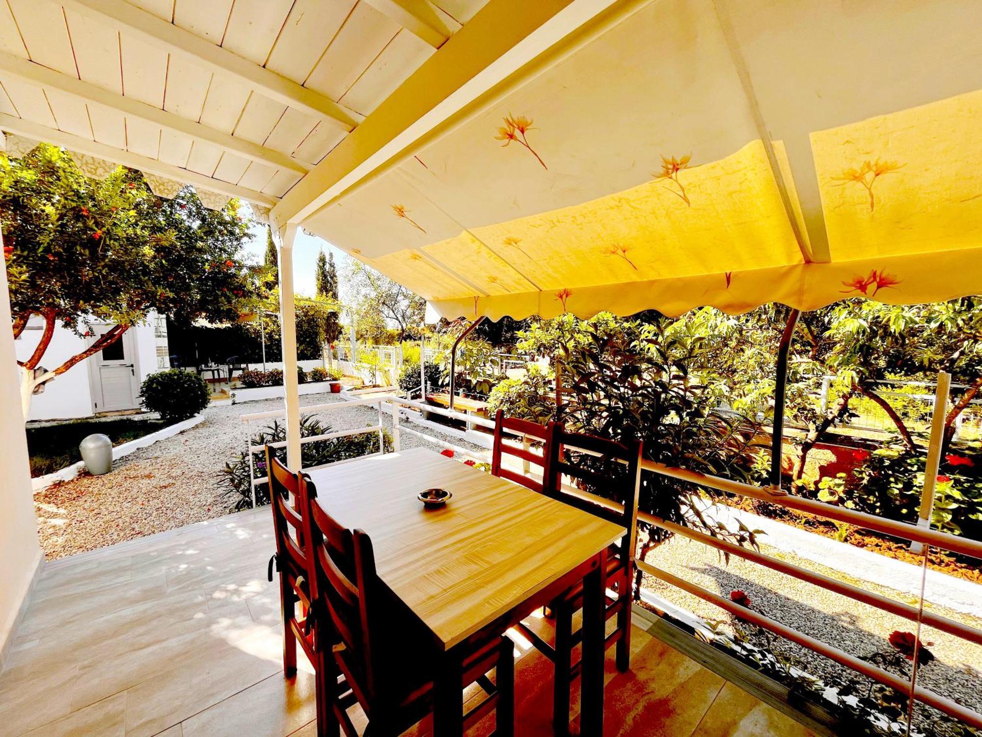 Garden Rooms Himare Bagian luar foto