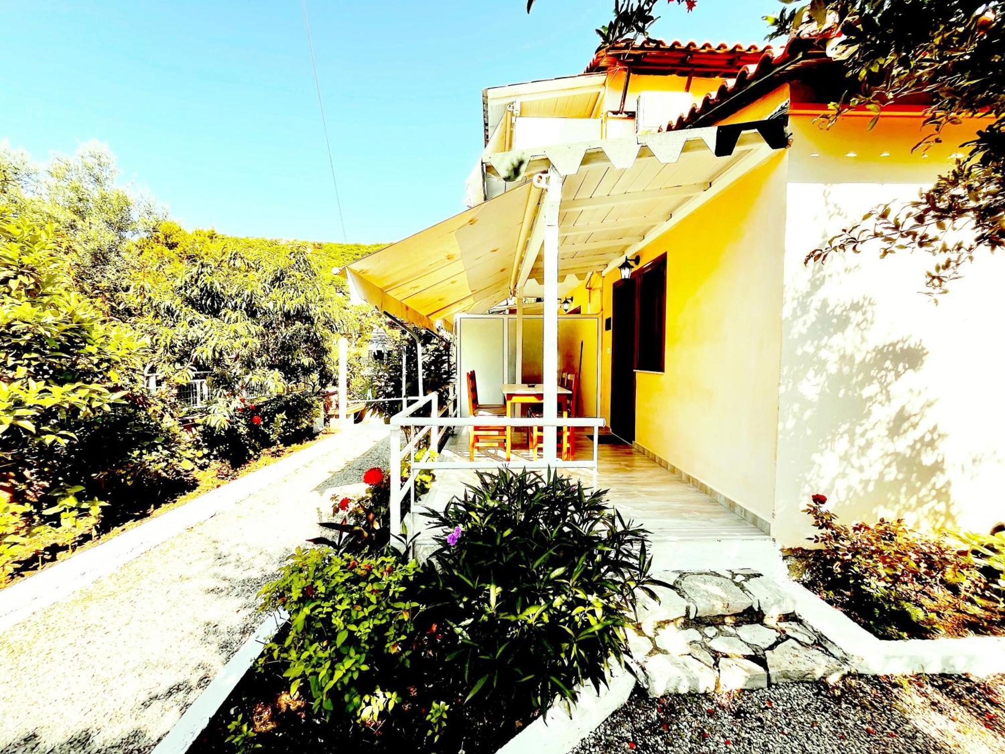 Garden Rooms Himare Bagian luar foto