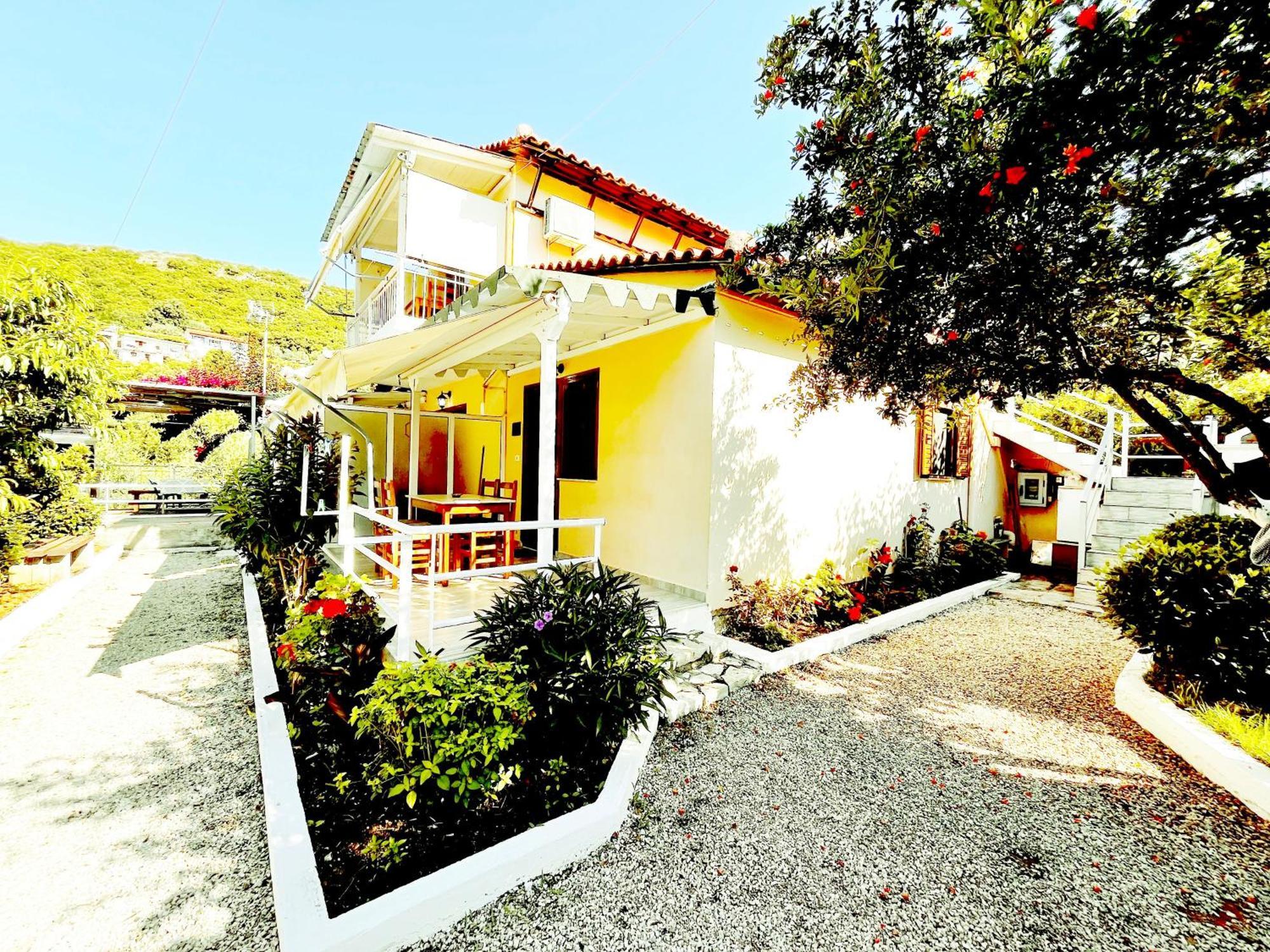 Garden Rooms Himare Bagian luar foto