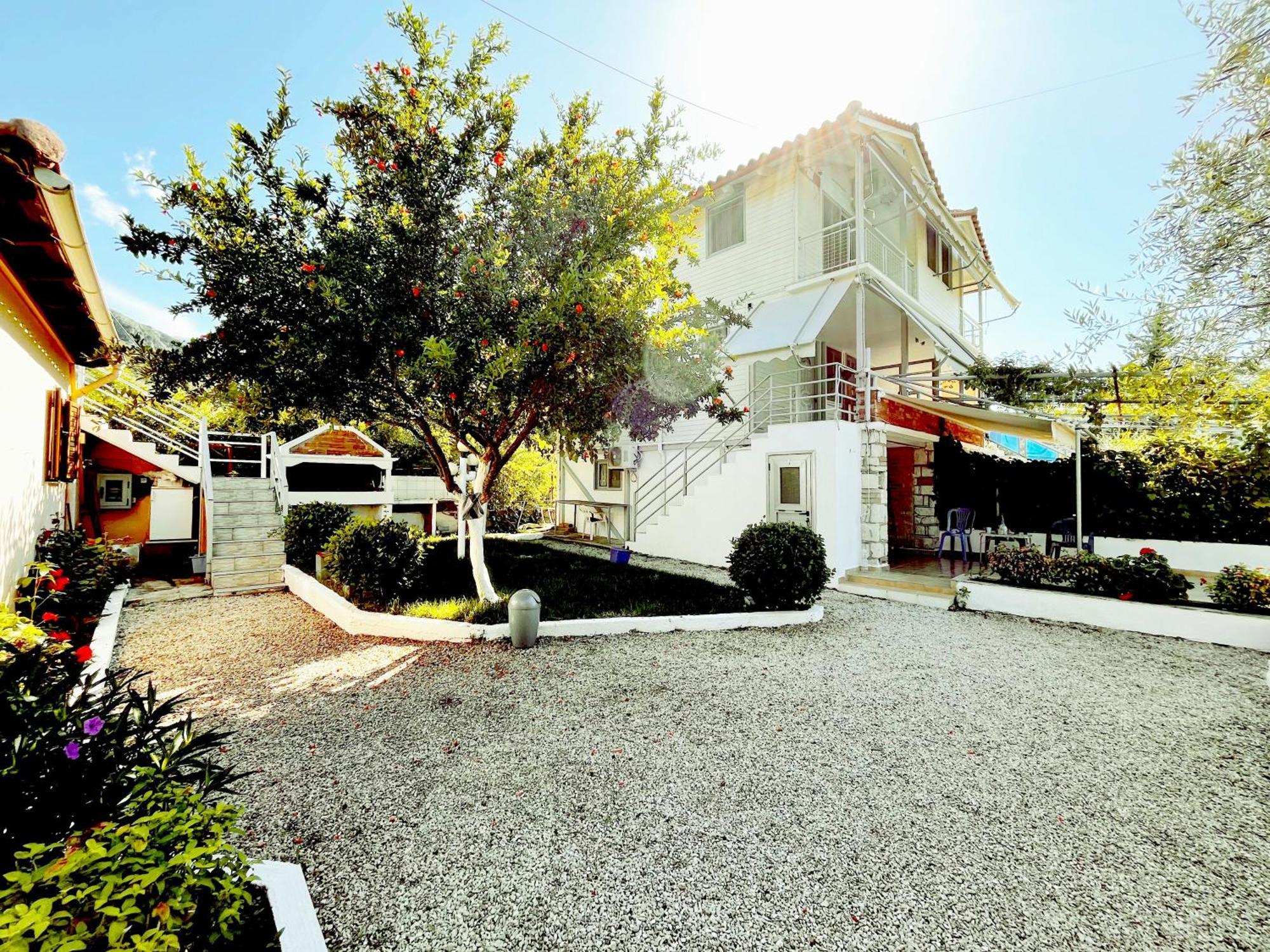 Garden Rooms Himare Bagian luar foto