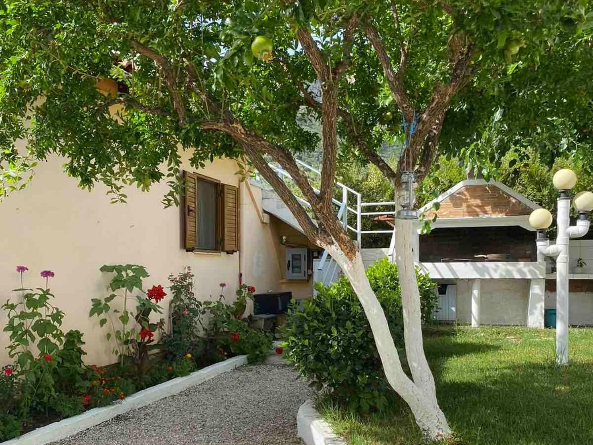 Garden Rooms Himare Bagian luar foto