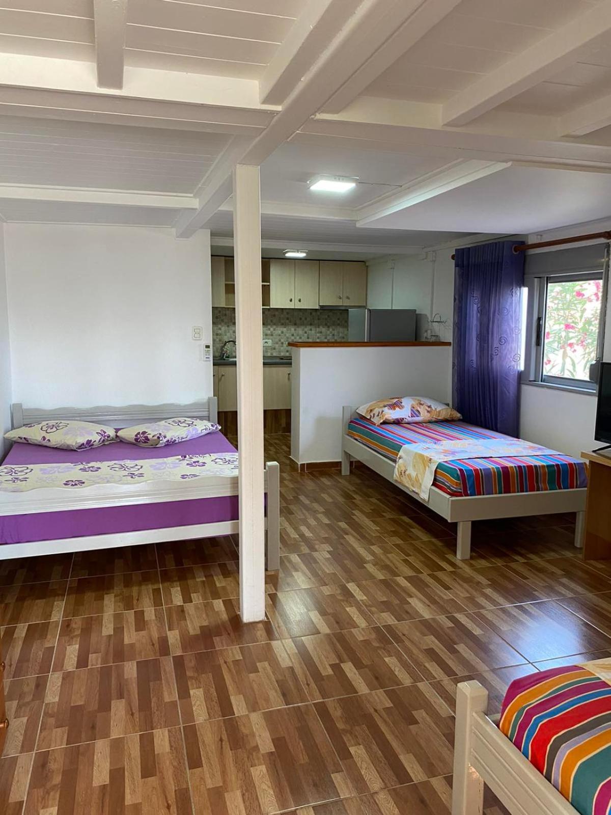 Garden Rooms Himare Bagian luar foto