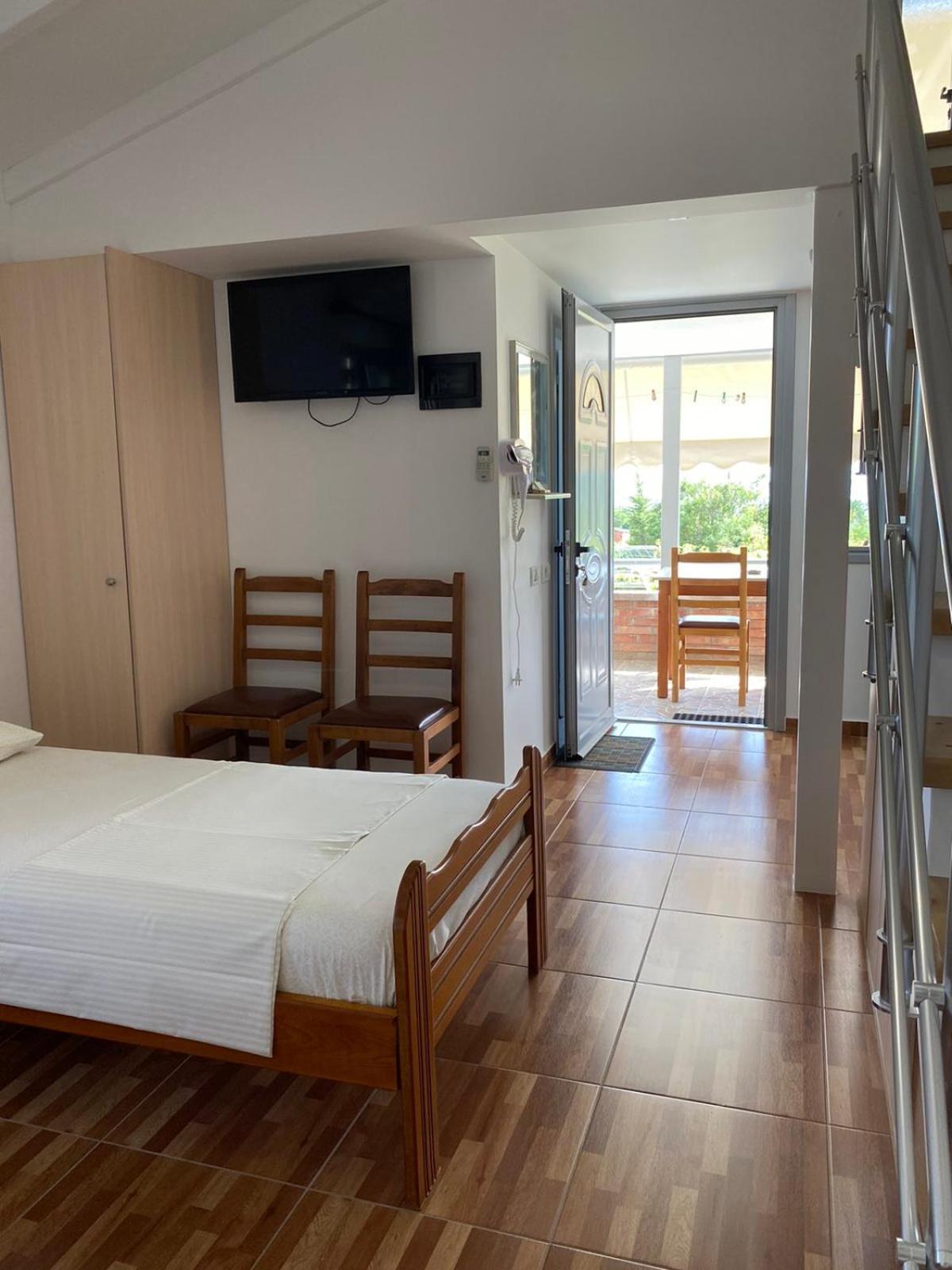 Garden Rooms Himare Bagian luar foto