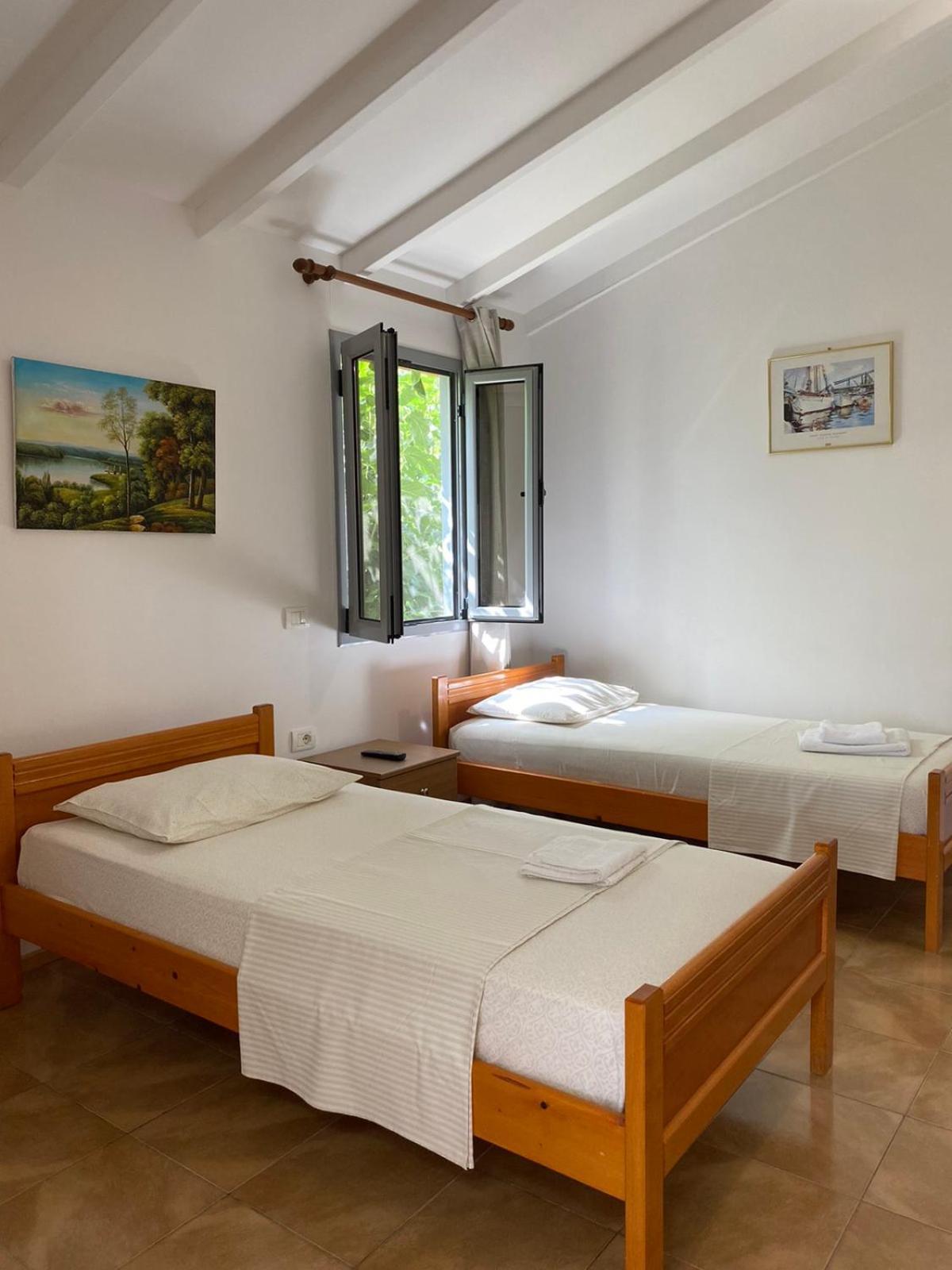 Garden Rooms Himare Bagian luar foto